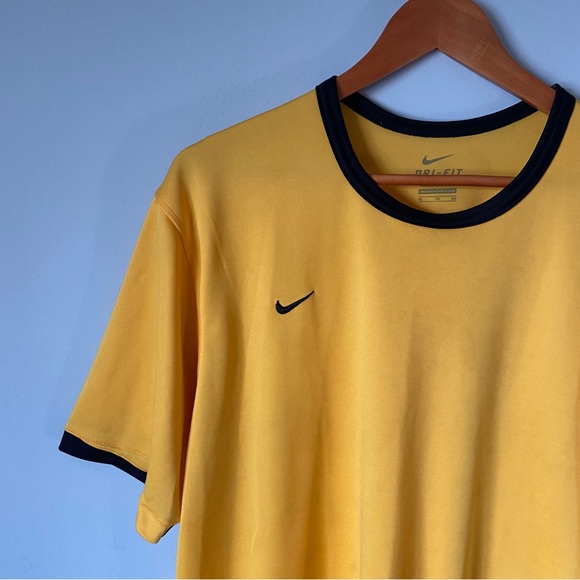 Nike Dri-Fit | T-Shirt - Picture 2 of 5